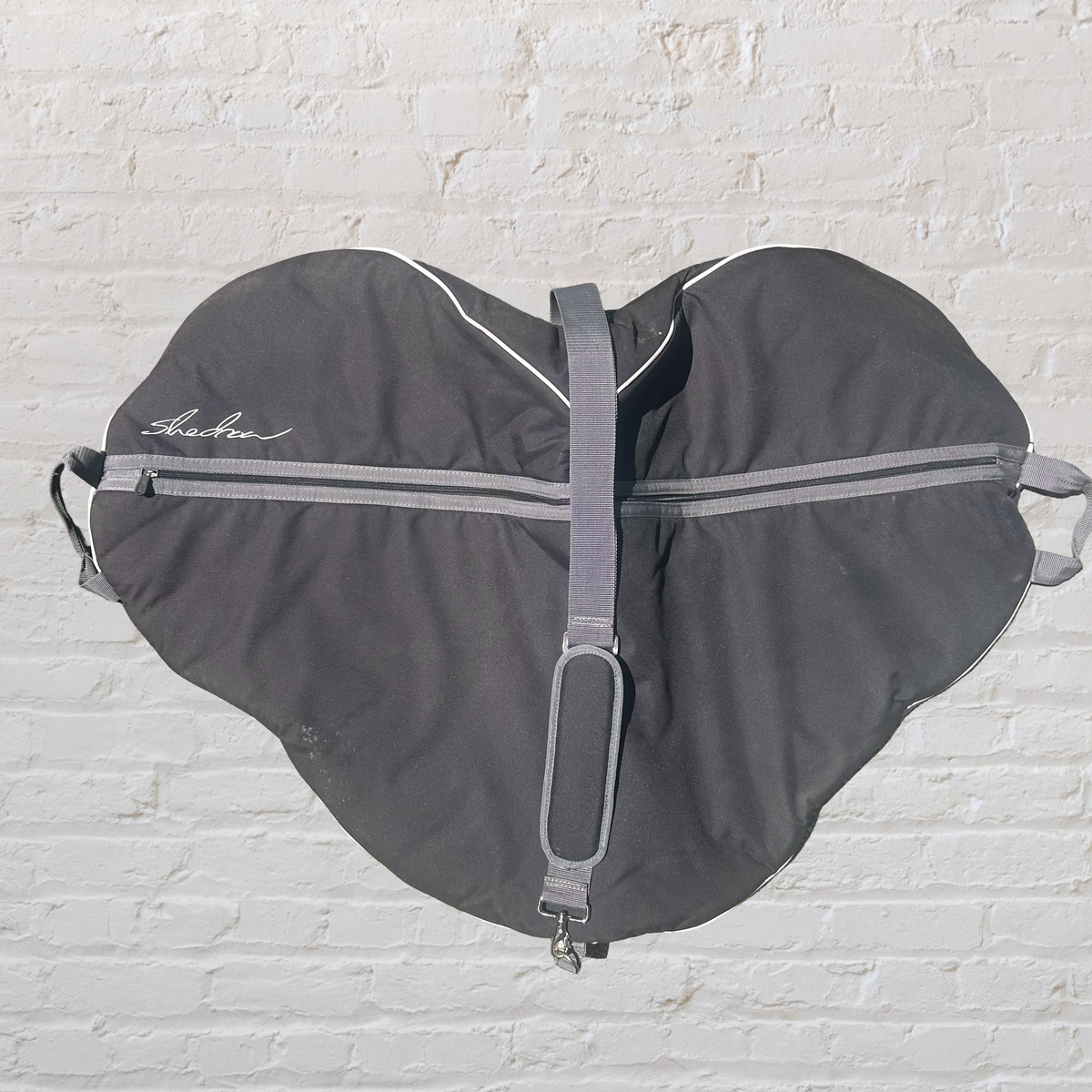 Shedrow English Saddle Carrying Bag